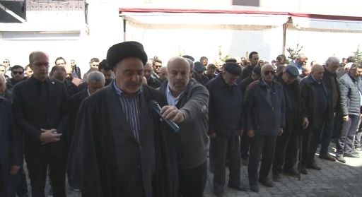 Kars&rsquo;ta Kahramanmaraş&rsquo;taki okul saldırısının acısı paylaşıldı: Gıyabi cenaze namazı ve anlamlı y&uuml;r&uuml;y&uuml;ş
