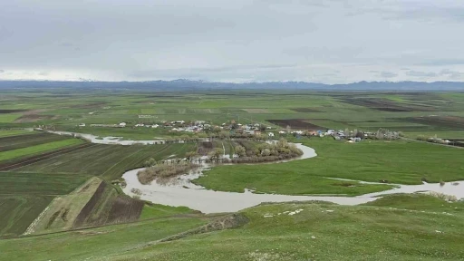Kars&rsquo;ta Karahan &Ccedil;ayı 30 yılın rekorunu kırdı: Kalkankale&rsquo;de ekili araziler sular altında
