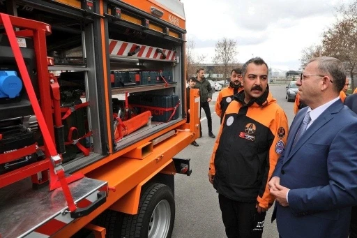 Kars&rsquo;ta KARAKURT ekibine resmi arma: Afetlere hazır g&uuml;&ccedil; sahada
