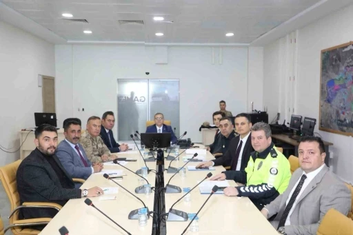 Kars’ta Karayolları Trafik Levhalarının Sadeleştirilmesi Komisyonu Toplantısı yapıldı