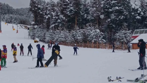 Kars&rsquo;ta kayak heyecanı s&uuml;r&uuml;yor
