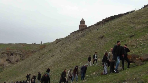 Kars&rsquo;ta kırk kapılı şehir Ani&rsquo;ye yoğun ilgi: 4 ayda 50 bin ziyaret&ccedil;i
