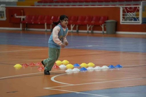 Kars’ta kız çocukları futbol oynayacak
