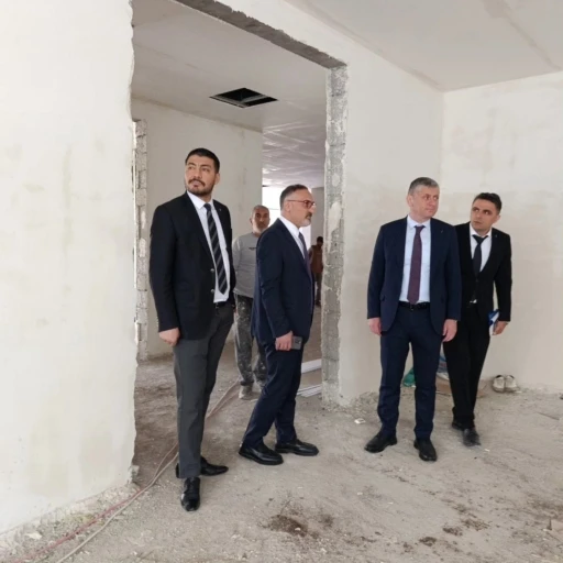 Kars&rsquo;ta k&uuml;t&uuml;phane yatırımları yerinde incelendi

