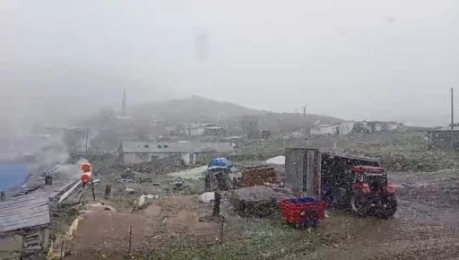 Kars’ta Mayıs ortasında kar sürprizi
