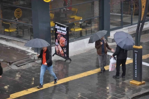 Kars’ta Nisan yağmurları etkili oluyor
