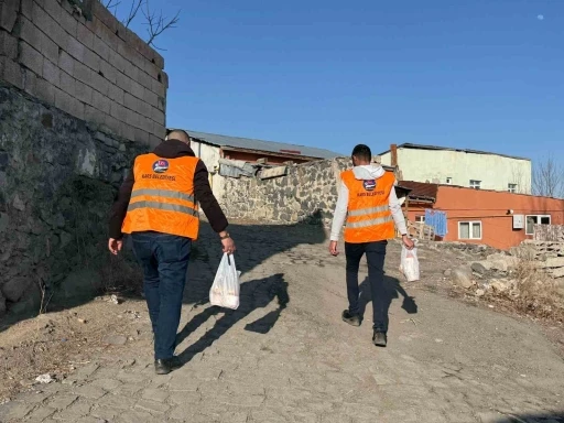 Kars’ta onlarca aileye sıcak yemek dağıtılıyor
