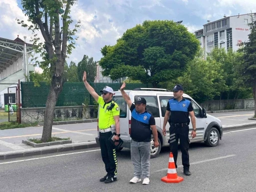 Kars&rsquo;ta &ouml;zel gereksinimli gencin polislik hayali ger&ccedil;ek oldu
