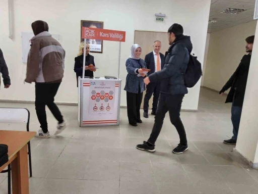 Kars&rsquo;ta "A&ccedil;ık Kapı"dan &uuml;niversite &ouml;ğrencilerine yakın temas
