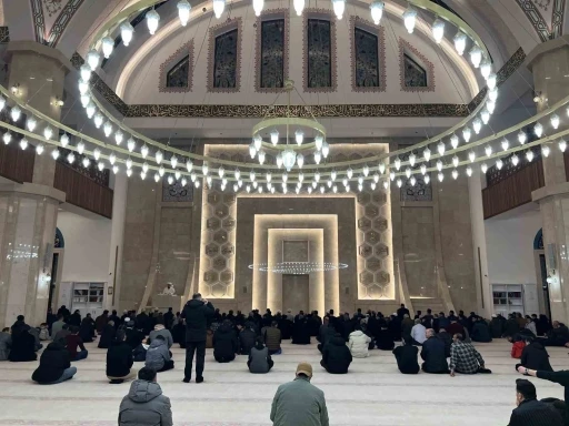 Kars&rsquo;ta Ramazan&rsquo;ın ilk teravih namazı kılındı
