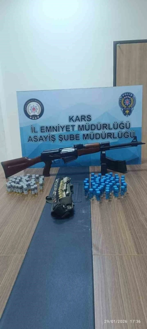 Kars&rsquo;ta silah ve m&uuml;himmat ele ge&ccedil;irildi
