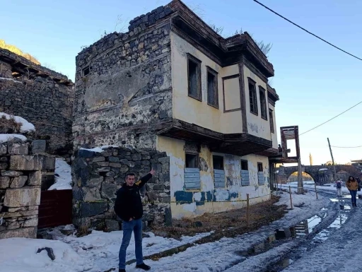 Kars&rsquo;ta son Osmanlı Konağı yok olma tehlikesiyle karşı karşıya
