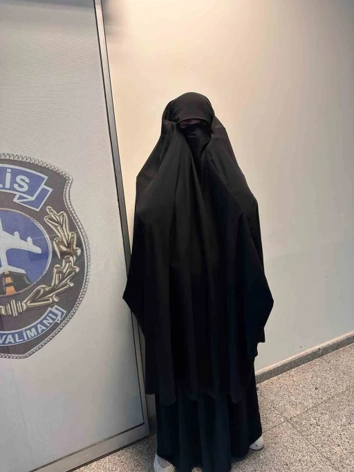 Kars’ta suç makinesi şahıs kadın kılığında yakalandı
