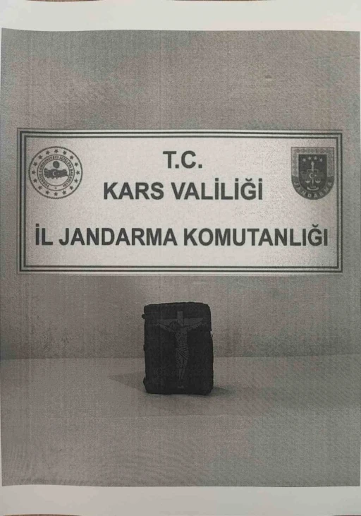 Kars’ta tarihi eseri jandarmaya satmaya çalışan 1 kişi suçüstü yakalandı
