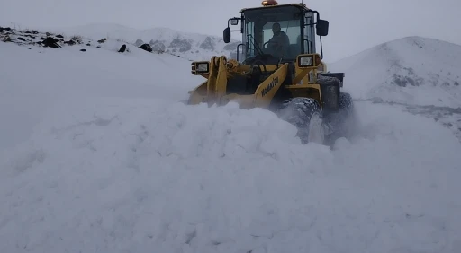 Kars&rsquo;ta tipi 48 k&ouml;y yolunu ulaşıma kapadı
