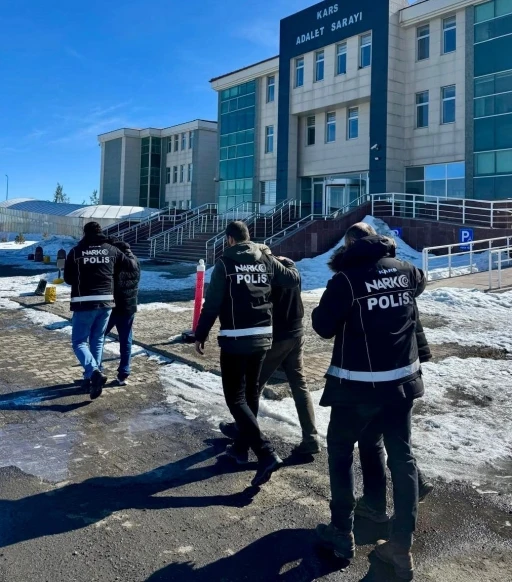 Kars&rsquo;ta uyuşturucu operasyonu: 3 tutuklama
