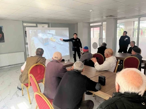 Kars&rsquo;ta yaşlılara trafik eğitimi verildi
