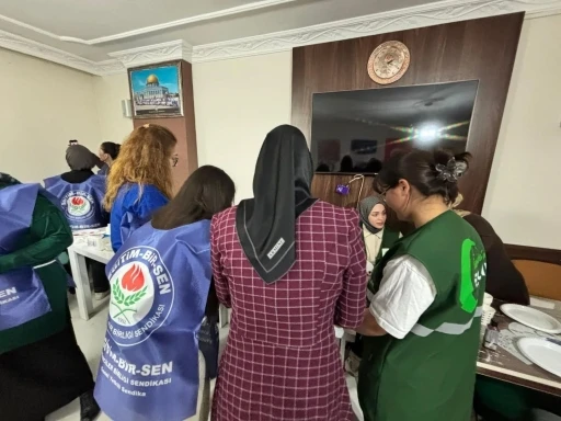 Kars&rsquo;ta Yeşilay g&ouml;n&uuml;ll&uuml;lerinden renkli at&ouml;lye etkinliği
