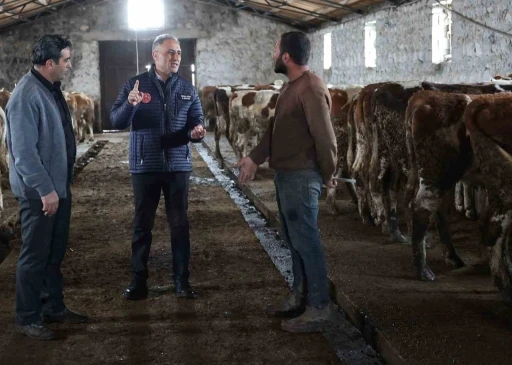 Kars Tarım ve Orman M&uuml;d&uuml;rl&uuml;ğ&uuml; sahada: Bayraktar K&ouml;y&uuml;&rsquo;nde b&uuml;y&uuml;kbaş işletmesine ziyaret
