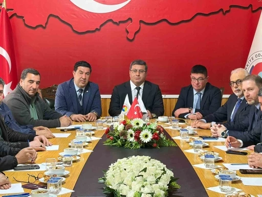 Kars TSO&rsquo;da kritik zirve: G&uuml;ndemde yatırım, ticaret ve Kars-Bak&uuml; u&ccedil;uşları vardı
