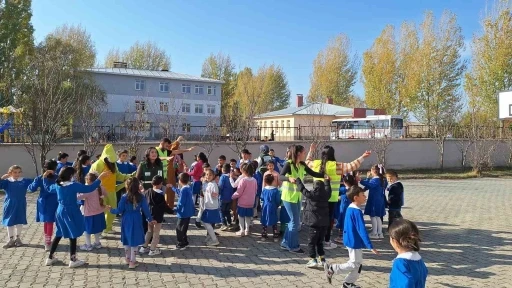 Kars Yeşilay minik yüreklere dokundu
