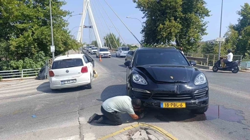 Karşı yola ge&ccedil;mek i&ccedil;in alt ge&ccedil;idi kullanmadı, kaza ka&ccedil;ınılmaz oldu
