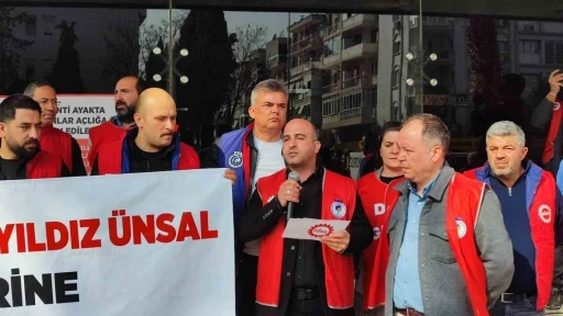 Karşıyaka&rsquo;da 7 aydır maaş alamayan iş&ccedil;iler belediye kapısında

