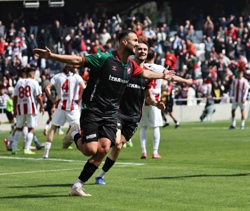 Karşıyaka&rsquo;da &Ouml;mer Faruk 9 ma&ccedil;ta 9 gol attı
