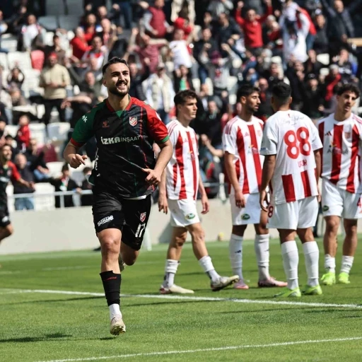 Karşıyaka, &Ouml;mer Faruk&rsquo;la s&ouml;zleşme uzatmak i&ccedil;in g&ouml;r&uuml;ş&uuml;yor
