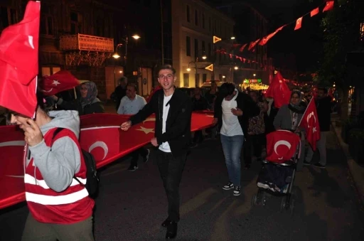 Karslılar 15 Temmuz&rsquo;da tek y&uuml;rek oldu: Binlerce vatandaş meydanları doldurdu, birlik ve beraberlik mesajı verildi
