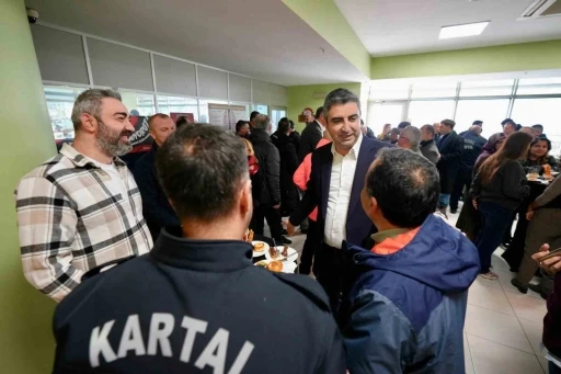 Kartal Belediyesi &ccedil;alışanları yeni yılı birlikte karşıladı
