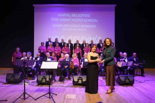 Kartal&rsquo;da Anneler G&uuml;n&uuml; coşkusu: Sevilen eserler anneler i&ccedil;in seslendirildi
