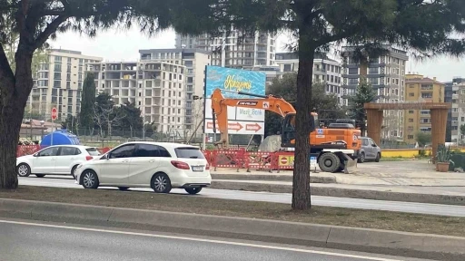 Kartal’da denize dökülen atık su çevreye kötü koku yaydı
