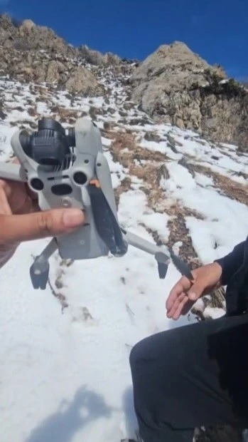 Kartal droneyi havada kaptı, zirvede bıraktı
