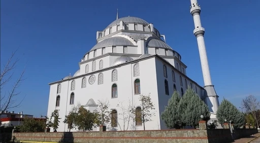 Kartepe Abdülhamit Han Camii’ne estetik görünüm
