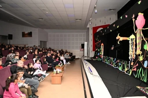 Kartepe&rsquo;de &ccedil;ocuklar "&Ccedil;evreci Balık" oyunuyla &ccedil;evre bilinci kazandı
