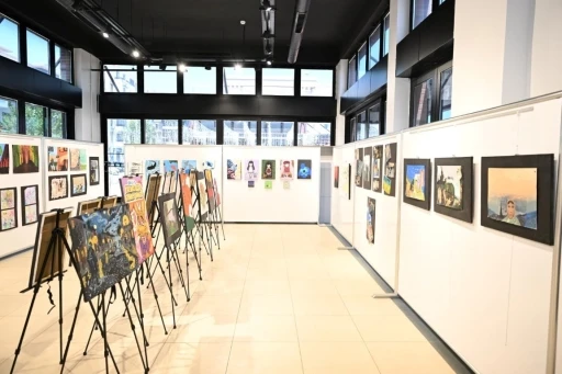 Kartepe&rsquo;de lise &ouml;ğrencilerinden "Gen&ccedil;lerin Renkleri" resim sergisi
