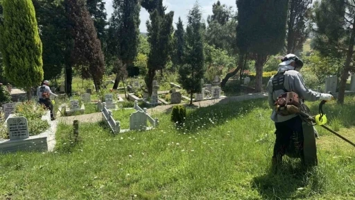 Kartepe’de mezarlık temizliği
