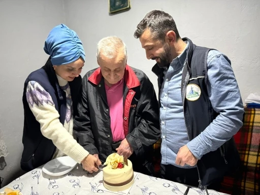 Kartepe&rsquo;de "Alo Evlat" ekipleri yaşlıları yalnız bırakmadı
