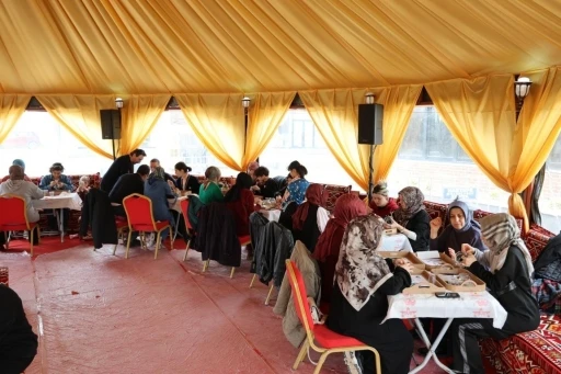 Kartepe&rsquo;de ramazan akşamları otağ &ccedil;adırında sanatla renkleniyor
