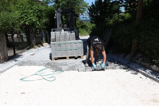 Kartepe’de sokaklar parke tamiratlarıyla konfor kazanıyor
