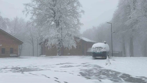 Kartepe’ye lapa lapa kar yağdı
