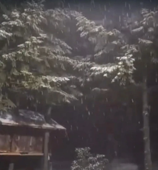 Kartepe’ye mevsimin ilk karı düştü
