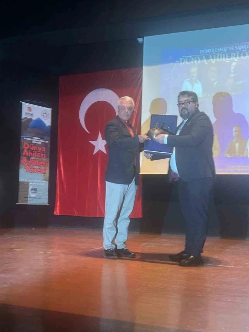 Kasap Halil Usta&rsquo;nın sahipleri Bakışgan kardeşlere d&uuml;nya ahilik &ouml;d&uuml;l&uuml;
