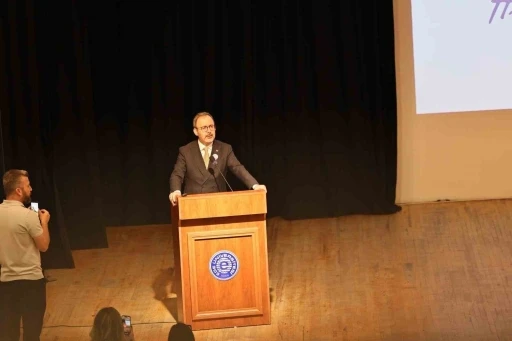 Kasapoğlu: "İzmir ve Ege &Uuml;niversitesi, birbirini besleyen, birbirini b&uuml;y&uuml;ten iki dev marka"
