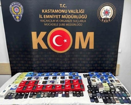 Kastamonu&rsquo;da 102 adet ka&ccedil;ak cep telefonu ele ge&ccedil;irildi
