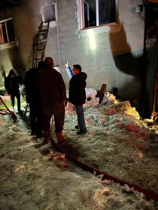 Kastamonu&rsquo;da alevlere teslim olan ev kullanılamaz hale geldi
