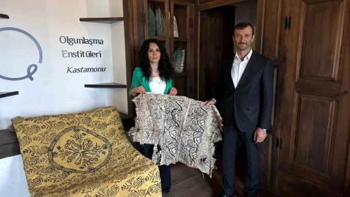 Kastamonu’da asırlık yorgan ile minder kılıfında ilk kez nadir görülen desenlere rastlandı
