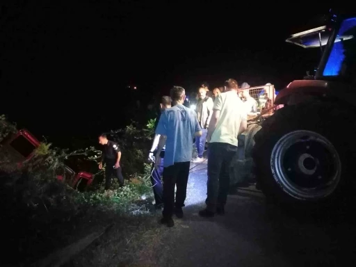 Kastamonu&rsquo;da hafif ticari ara&ccedil; şarampole yuvarlandı: 1 yaralı
