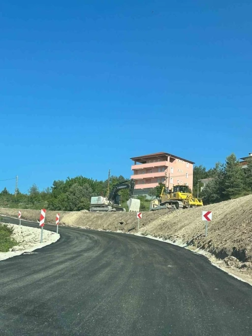 Kastamonu’da heyelan sebebiyle ulaşıma kapanan yol ulaşıma açıldı

